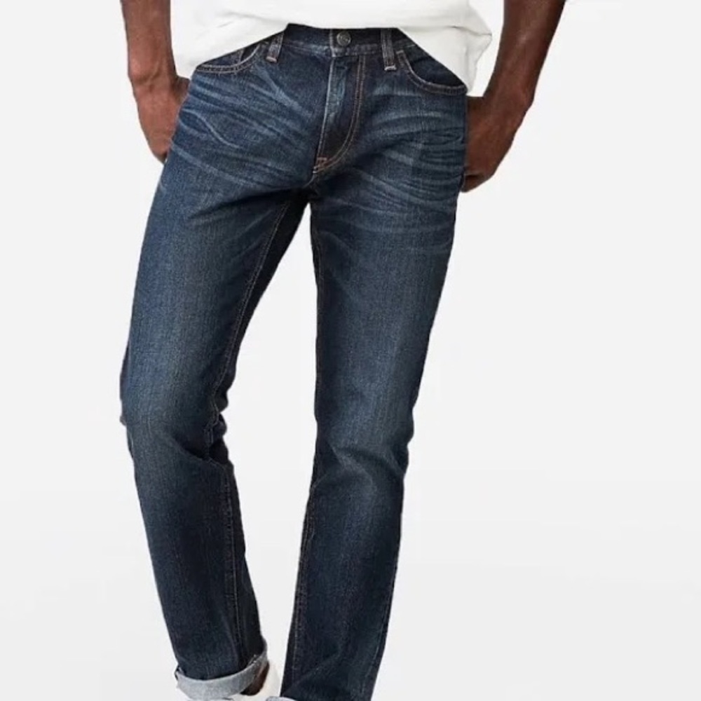 High quality men’s denim from Express. Slim fit.